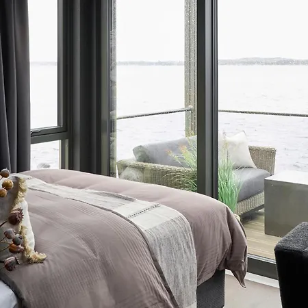 Hideaway Luxurious 15 M Above The Sea Apartament Herlø