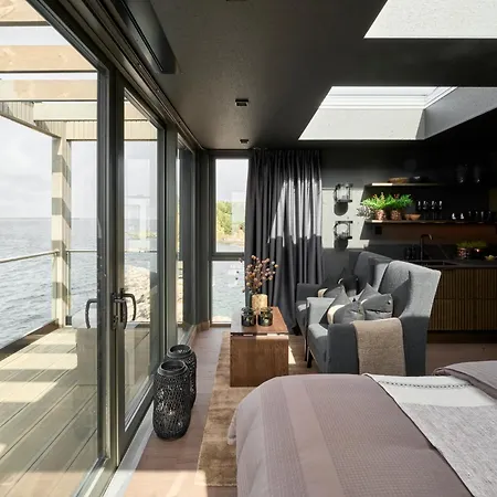 Hideaway Luxurious 15 M Above The Sea Herlø