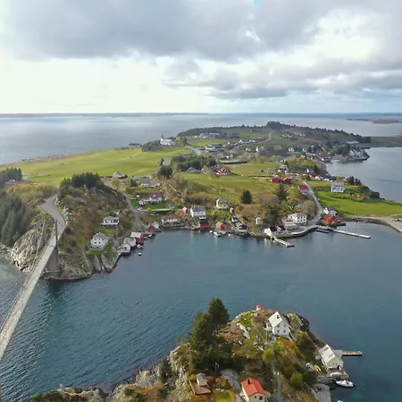 Hideaway Luxurious 15 M Above The Sea Apartament